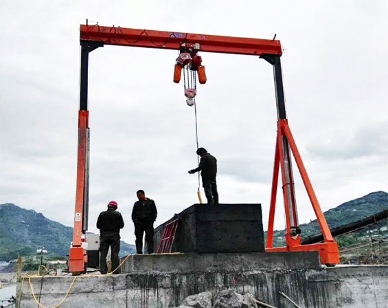 Gantry crane portabel mini manual/listrik yang dapat disesuaikan