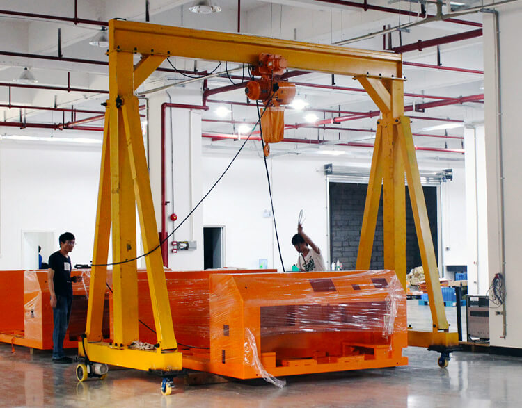 Portable mobile gantry cranes