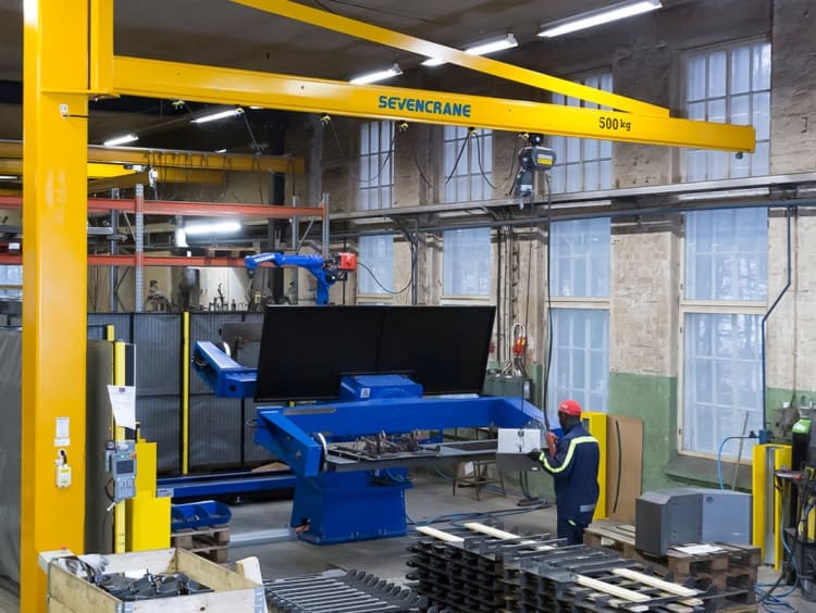 Ottimizza il tuo spazio di lavoro con le gru a braccio indipendenti