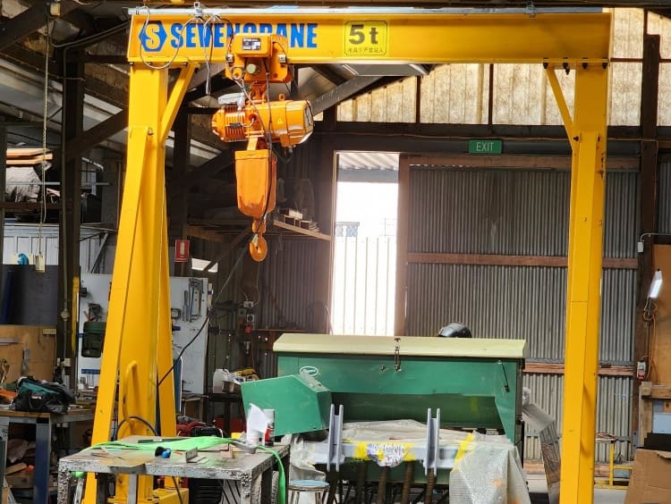 Caso di transazione della gru a portale portatile Singapore PT Steel